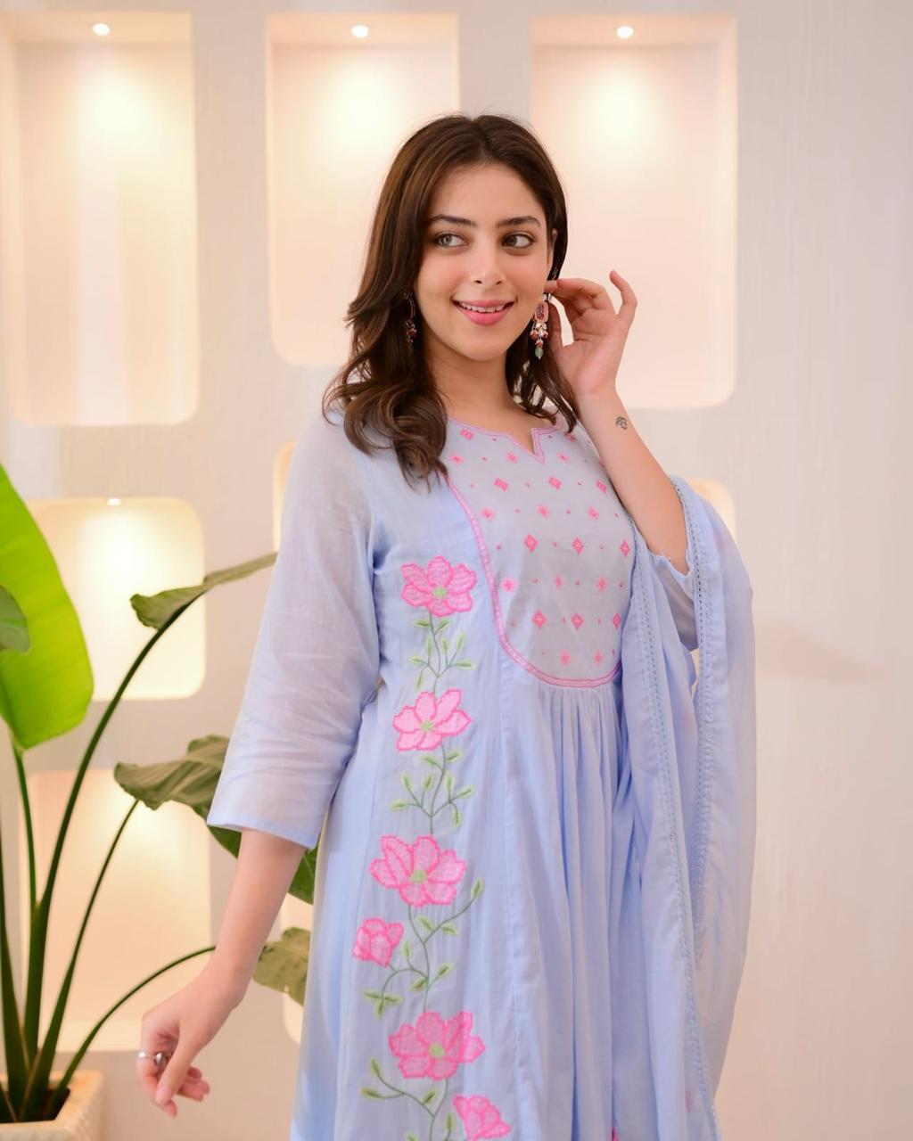 ππ»ππ»NEW product LUNCHING super hit hai dimand product Beutiful Suit Setππ»ππ»(WARED466)