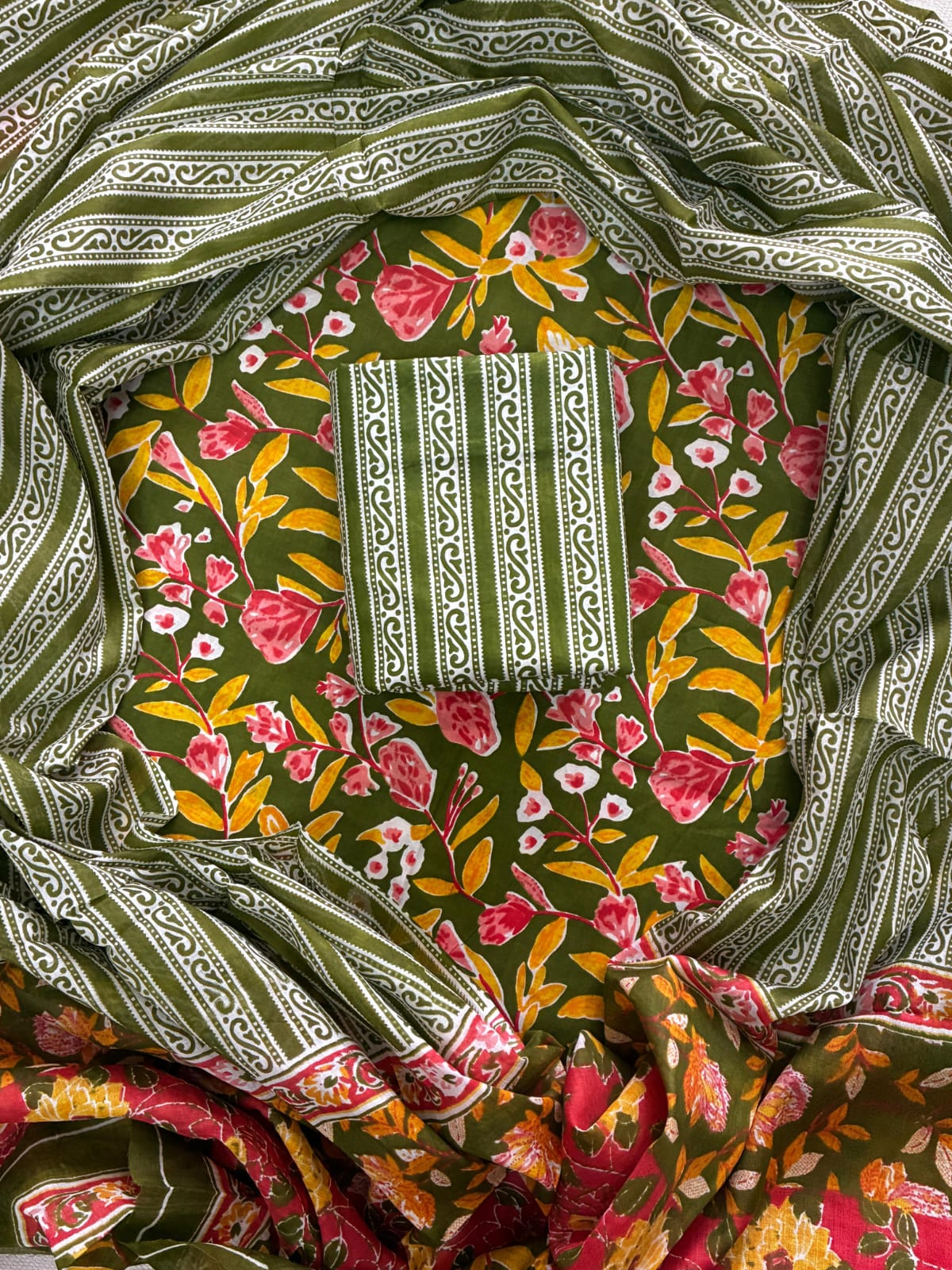 ELEGANT HAND BLOCK PRINT COTTON SUIT SET WITH MULMUL DUPATTA(WACOTMU38)