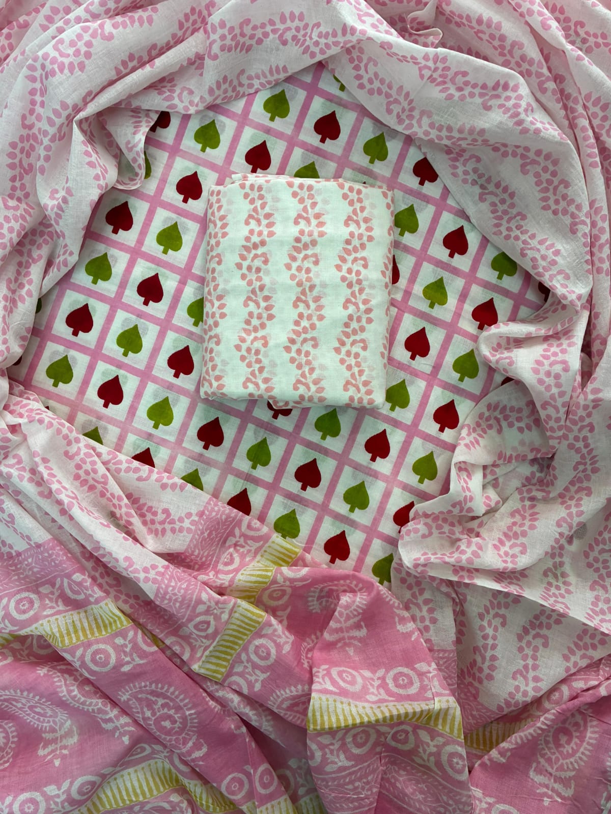 ELEGANT HAND BLOCK PRINT COTTON SUIT SET WITH MULMUL DUPATTA(WACOTMU41)