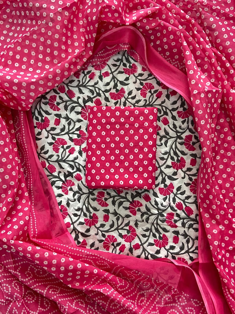 ELEGANT HAND BLOCK PRINT COTTON SUIT SET WITH MULMUL DUPATTA(WACOTMU57)