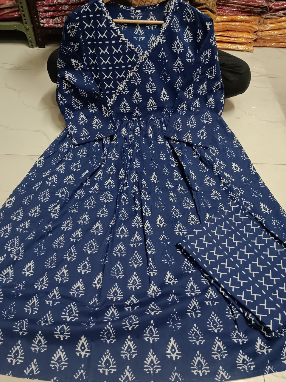 Look straight out of a dreamy movie set as you turn around and walk in this Angrakha suit ! The perfect of traditional wear (SWSK25)