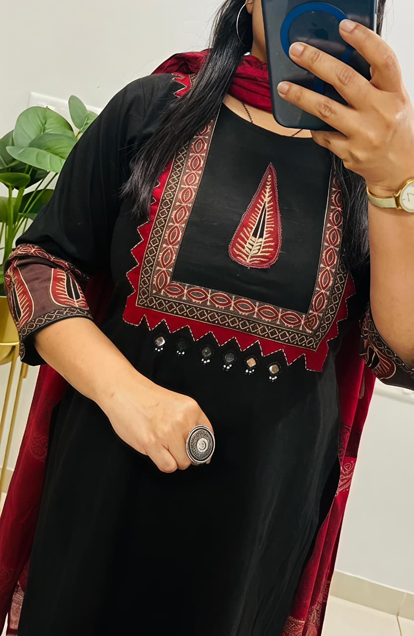 New straight kurta 3 pcs set with new style ๐(SWSK50)