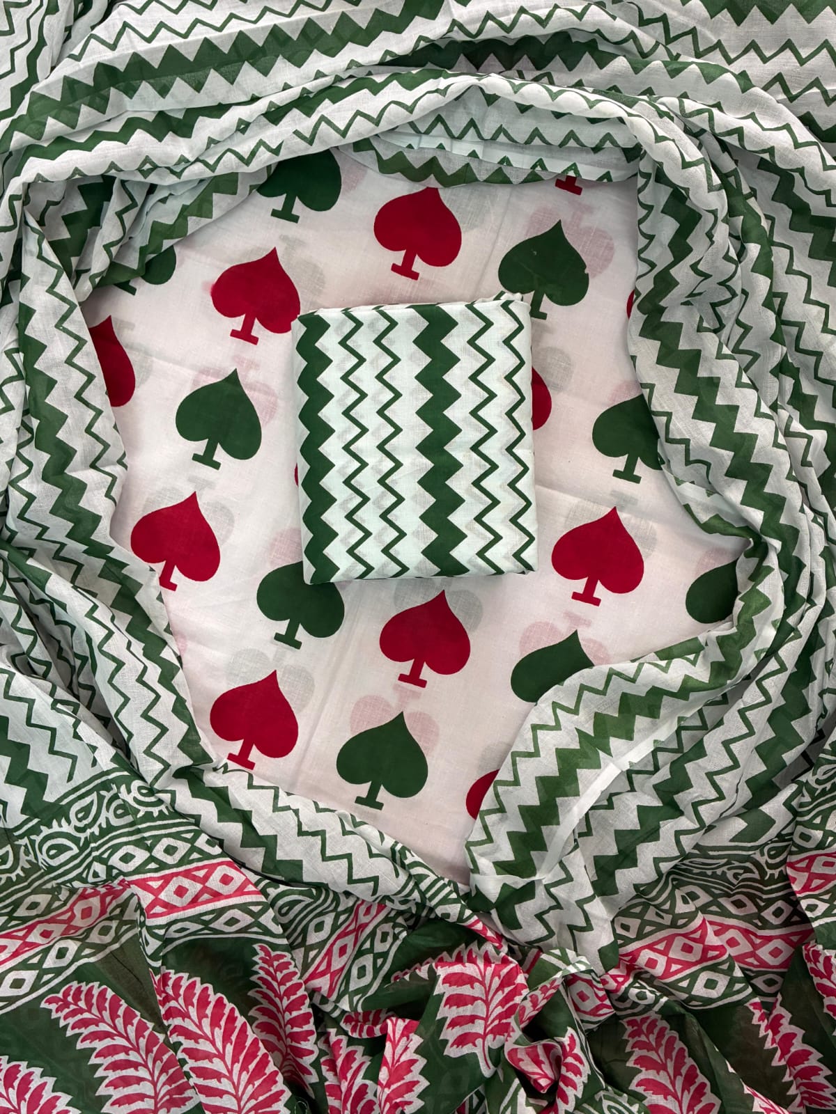 ELEGANT HAND BLOCK PRINT COTTON SUIT SET WITH MULMUL DUPATTA(WACOTMU18)