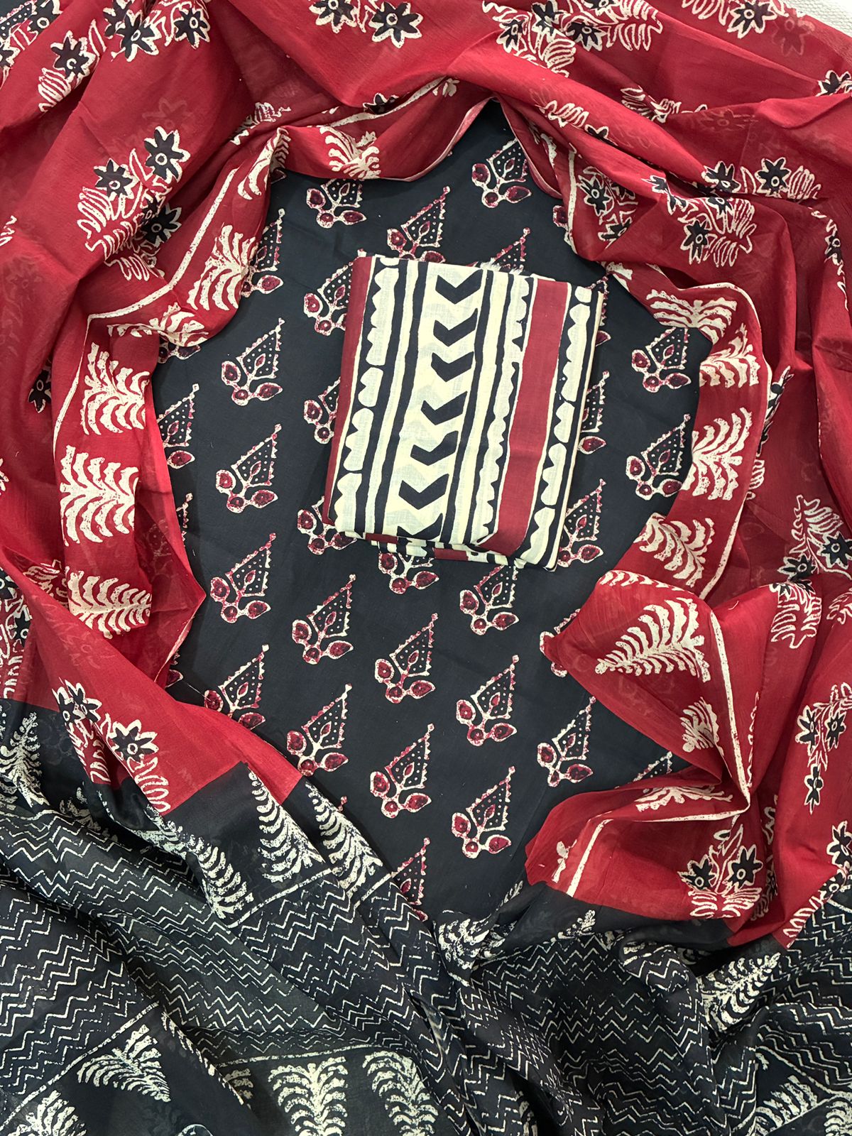 ELEGANT HAND BLOCK PRINT COTTON SUIT SET WITH MULMUL DUPATTA(WACOTMU05)