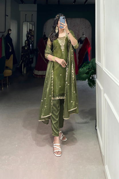 GOLD COIN SEQUANCE AND THREAD EMBROIDERED KURTI PANT WITH DUPATTA (WDN43)