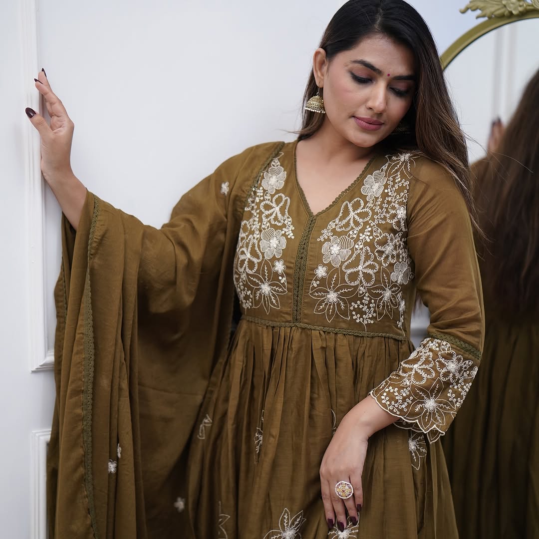 Enjoy your festival 🌞with our Very Beautiful 3ps Set(NFRD494)