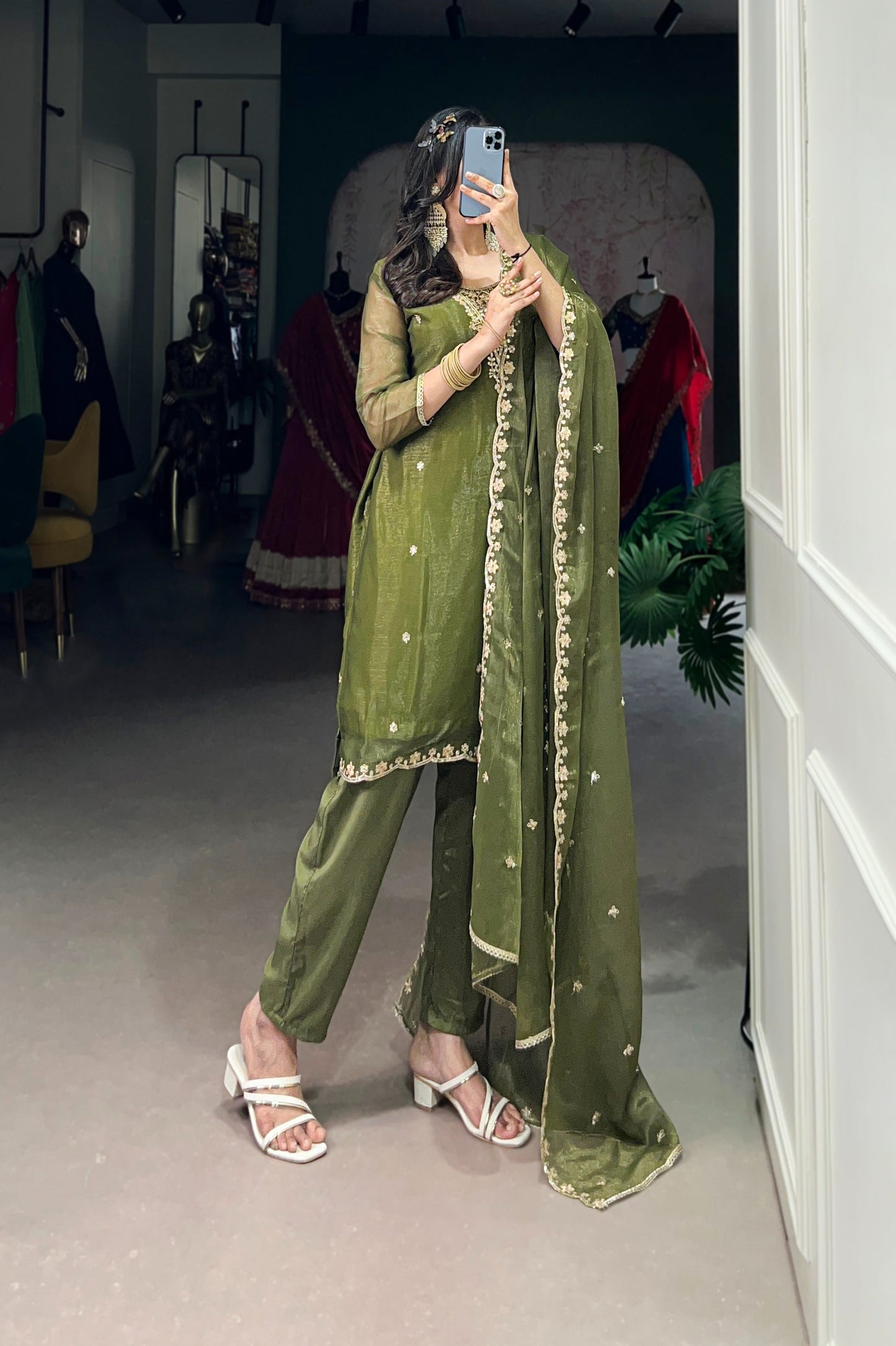 GOLD COIN SEQUANCE AND THREAD EMBROIDERED KURTI PANT WITH DUPATTA (WDN43)