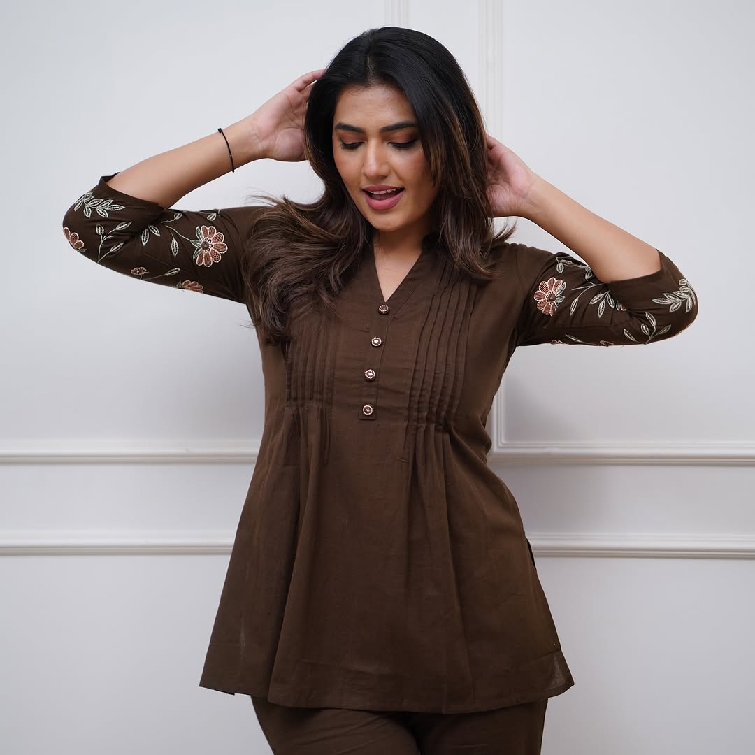 Beautiful embroidery sequence work and printex work that provides you more attractive look...
