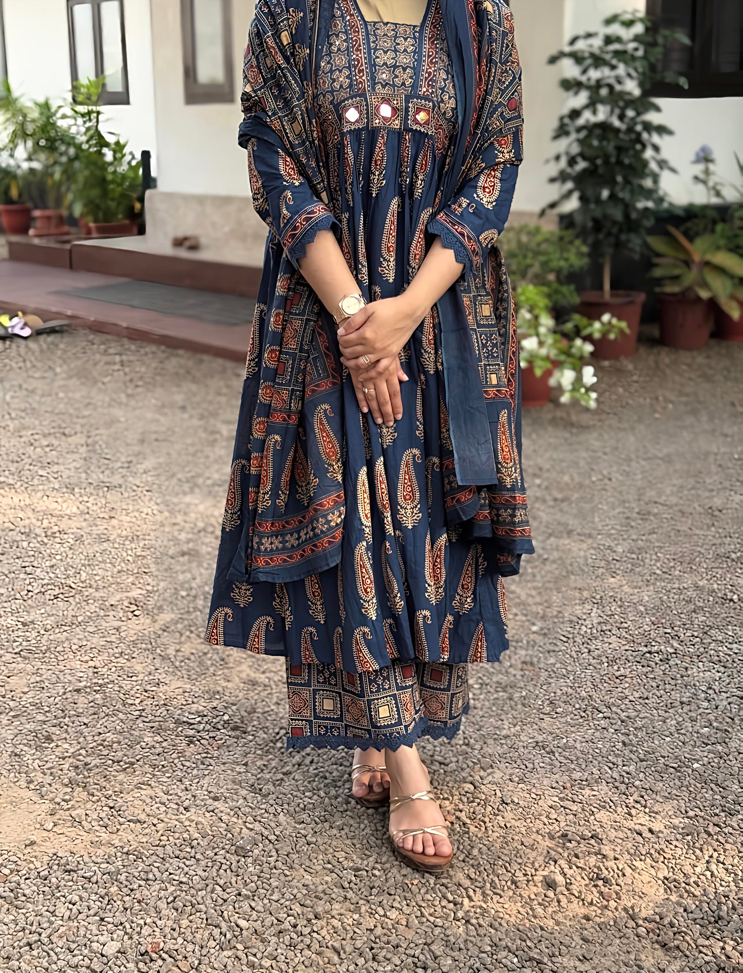 Bring out the adorable side of yourself, as you slip into our most gorgeous outfit from the Cotton collection (RD030)