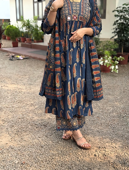 Bring out the adorable side of yourself, as you slip into our most gorgeous outfit from the Cotton collection (RD030)