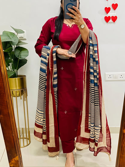 Elegant Kurta Set with Handcrafted Striped Dupatta (SWSK46)