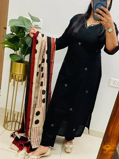 Elegant Kurta Set with Handcrafted Striped Dupatta (SWSK46)