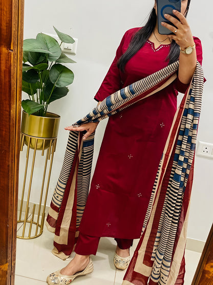 Elegant Kurta Set with Handcrafted Striped Dupatta (SWSK46)