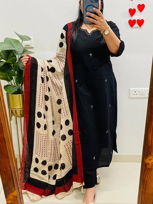 Elegant Kurta Set with Handcrafted Striped Dupatta (SWSK46)