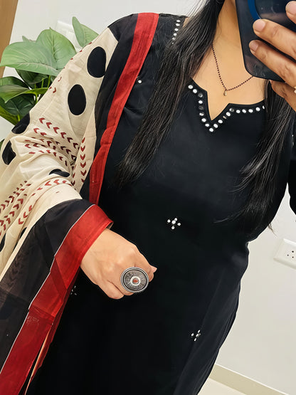 Elegant Kurta Set with Handcrafted Striped Dupatta (SWSK46)