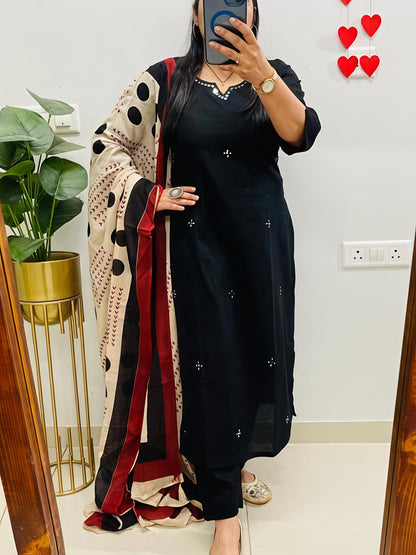 Elegant Kurta Set with Handcrafted Striped Dupatta (SWSK46)