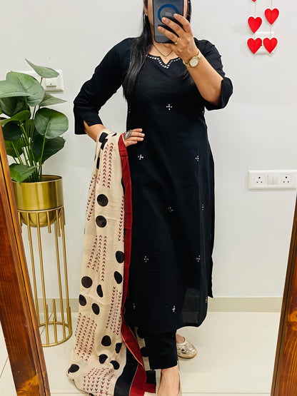 Elegant Kurta Set with Handcrafted Striped Dupatta (SWSK46)