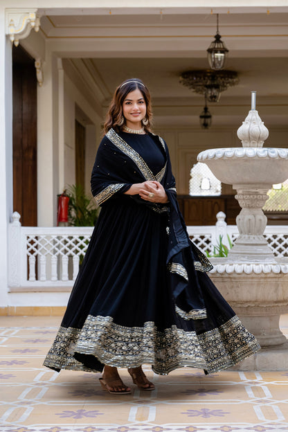 BLACK BLOOMING EMBROIDERED GOWN WITH DUPATTA (WDN02)