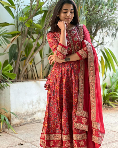 Featuring beautiful Heavy Suit Set which is beautifully decorated with intricate hand embroidery, Zari weaving and prints.(WARED259)