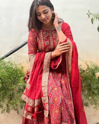 Featuring beautiful Heavy Suit Set which is beautifully decorated with intricate hand embroidery, Zari weaving and prints.(WARED259)
