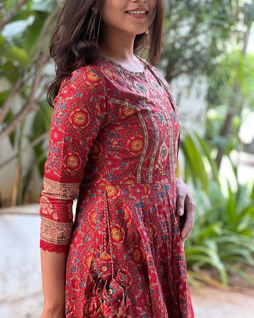 Featuring beautiful Heavy Suit Set which is beautifully decorated with intricate hand embroidery, Zari weaving and prints.(WARED259)