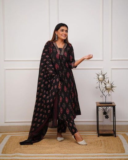 💃🏼Introducing the latest addition to our fashion collection the strength kurta Style made from high-quality cotton, embellished with exquisite mirror & sequence work on neck line and paired with matching pant.(WARED352)