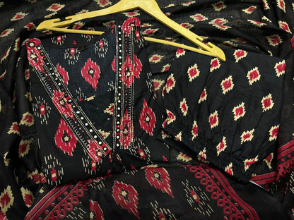 💃🏼Introducing the latest addition to our fashion collection the strength kurta Style made from high-quality cotton, embellished with exquisite mirror & sequence work on neck line and paired with matching pant.(WARED352)