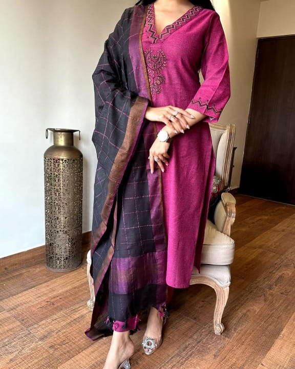 Beautiful premium quality linen duppata enclosed with heavy tassel work on duppata(WARED311)
