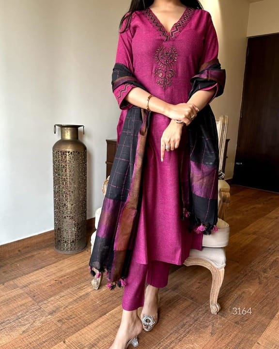 Beautiful premium quality linen duppata enclosed with heavy tassel work on duppata(WARED311)