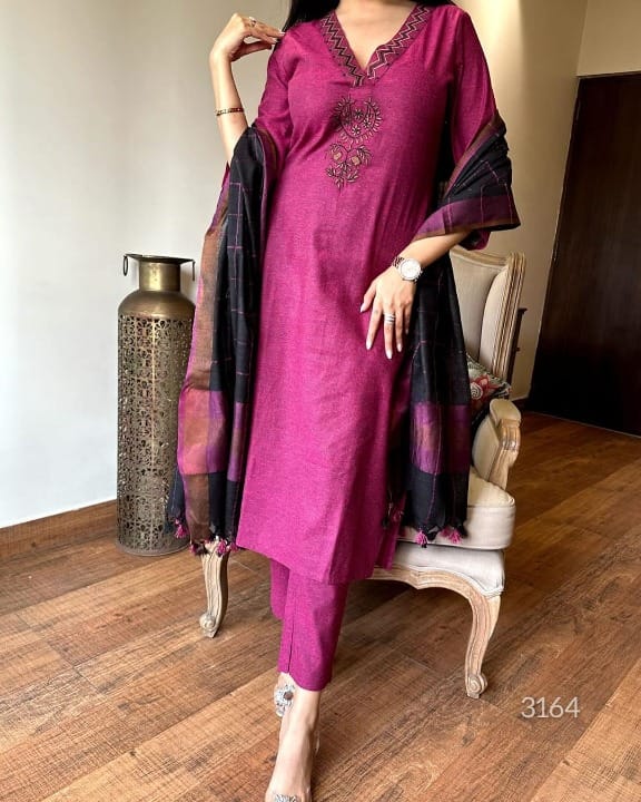 Beautiful premium quality linen duppata enclosed with heavy tassel work on duppata(WARED311)