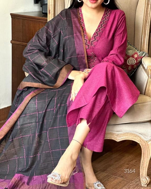 Beautiful premium quality linen duppata enclosed with heavy tassel work on duppata(WARED311)