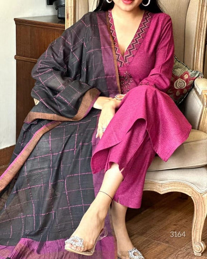 Beautiful premium quality linen duppata enclosed with heavy tassel work on duppata(WARED311)