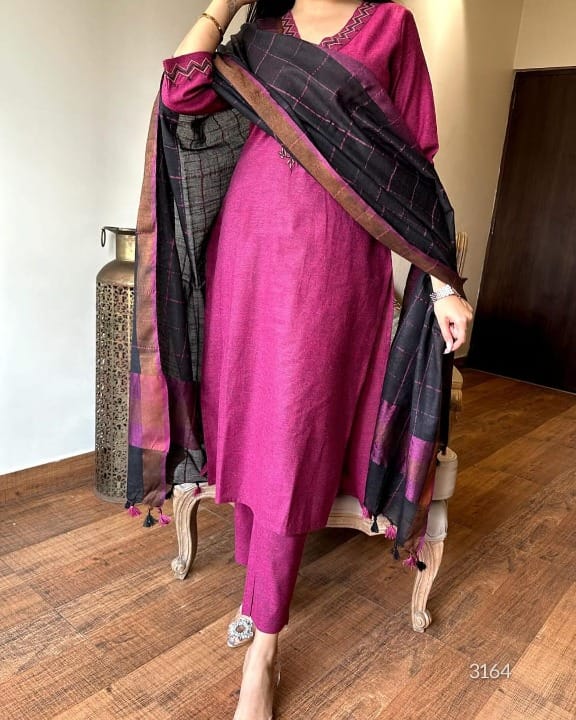Beautiful premium quality linen duppata enclosed with heavy tassel work on duppata(WARED311)