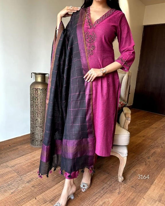 Beautiful premium quality linen duppata enclosed with heavy tassel work on duppata(SWRED33)