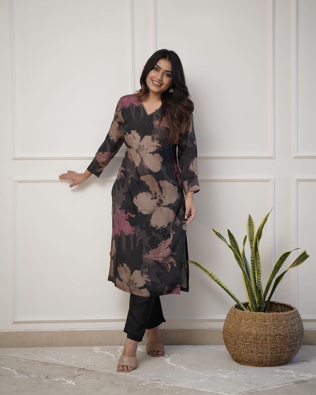 💃Enjoy New Floral Kurta Pant set with amazing lace Work ❤️(SWCD02)