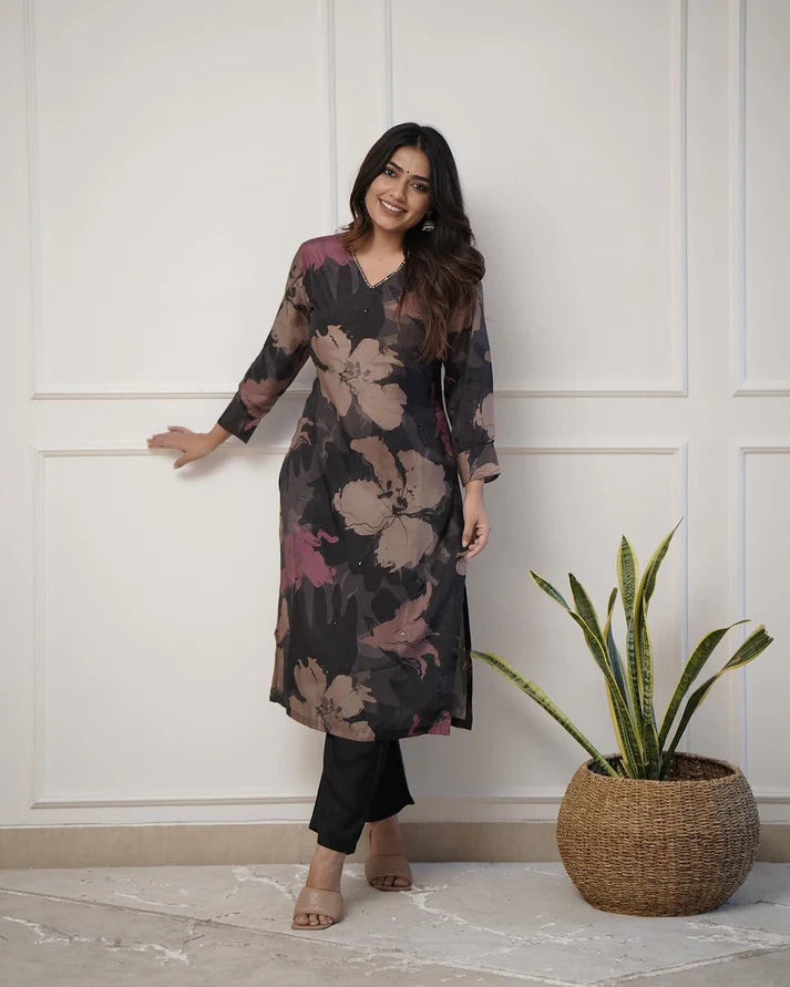 💃Enjoy New Floral Kurta Pant set with amazing lace Work ❤️(SWCD03)