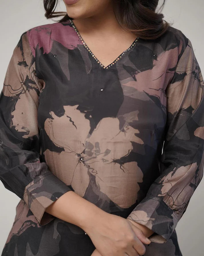 💃Enjoy New Floral Kurta Pant set with amazing lace Work ❤️(SWCD03)