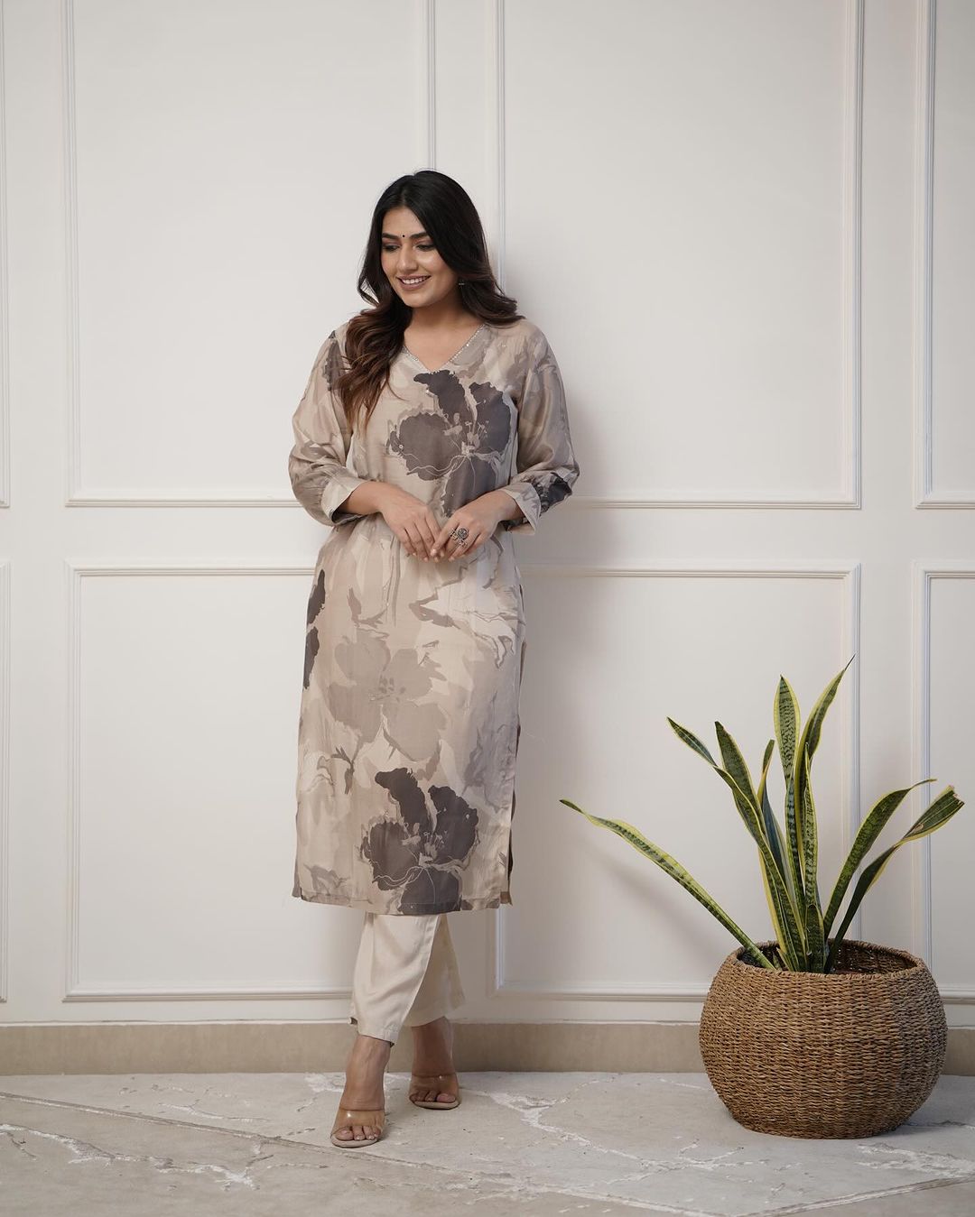 💃Enjoy New Floral Kurta Pant set with amazing lace Work ❤️(SWCD03)