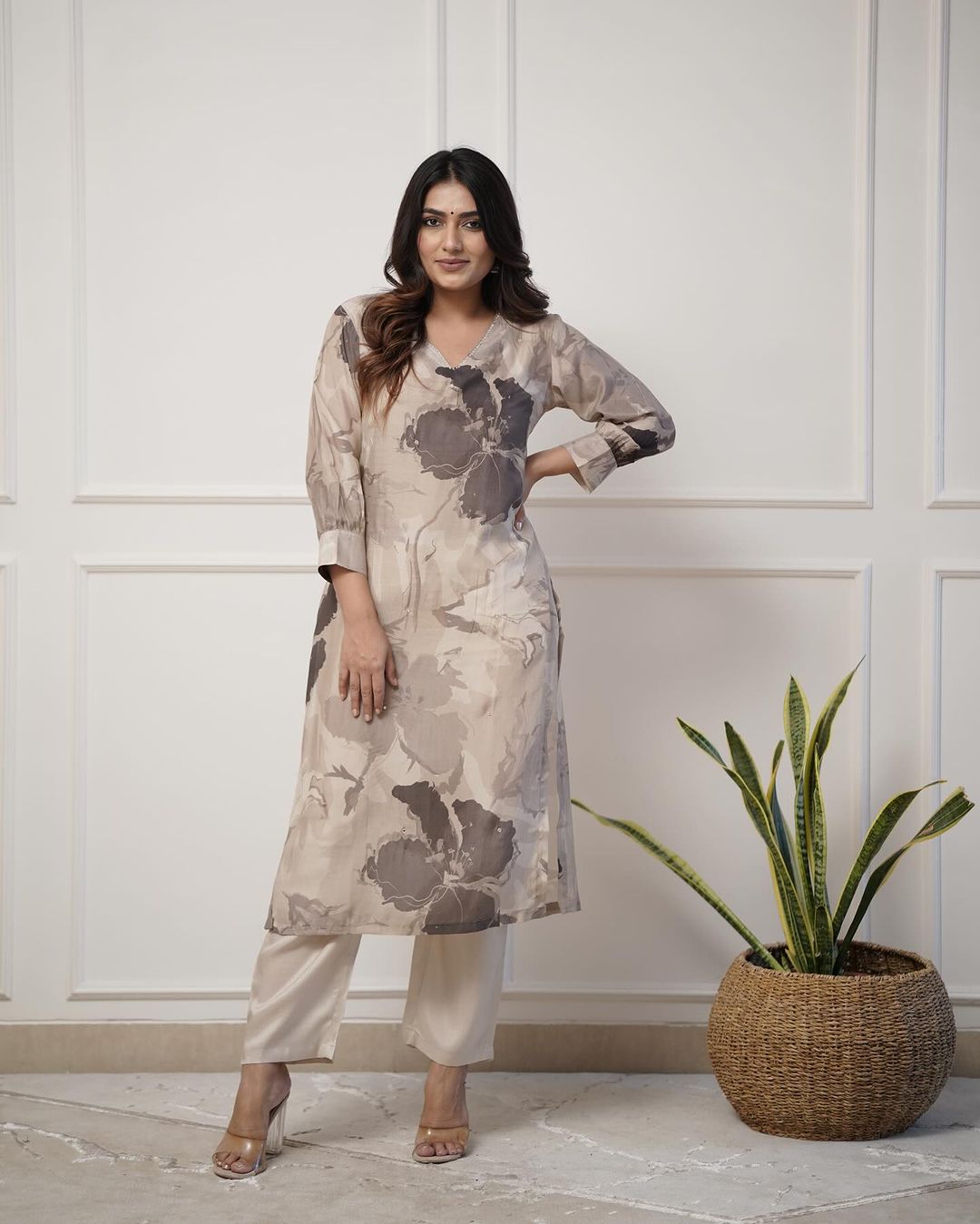 💃Enjoy New Floral Kurta Pant set with amazing lace Work ❤️(SWCD03)