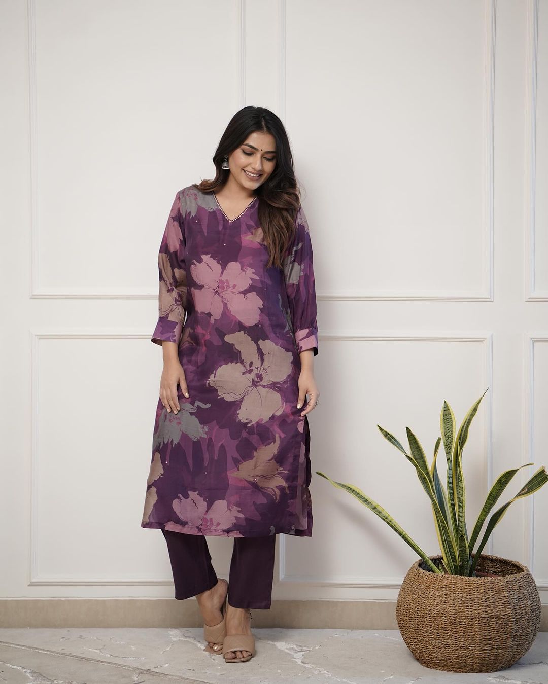 💃Enjoy New Floral Kurta Pant set with amazing lace Work ❤️(SWCD04)