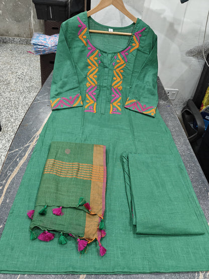 ELEVATE UR STYLE IN OUR CLASSY HANDLOOM EMBROIDERY SET WITH LINEN DUPATTA IS PERFECT FOR ALL OCCASIONS(WARED254)