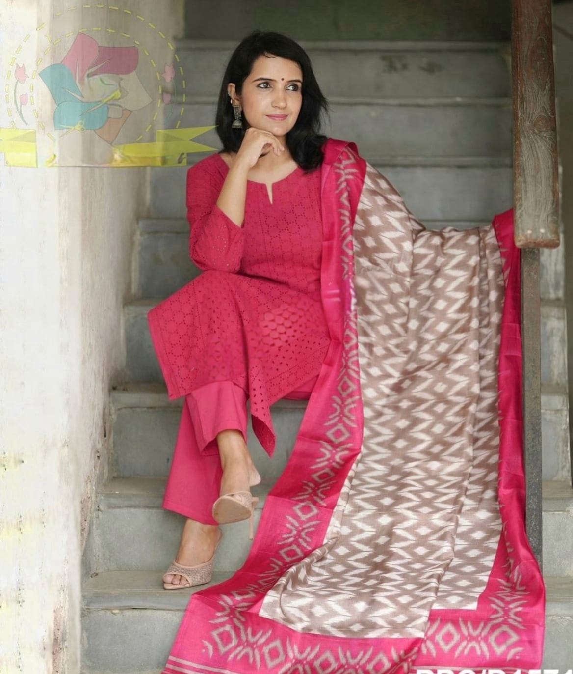 LOOK GRACEFUL IN OUR SCHIFFLI EMBROIDERY KURTI IN CLASSIC COLOUR WITH HANDLOOM KHADI SILK DUPATTA IS MUST HAVE IN UR WARDROBE(WARED255)