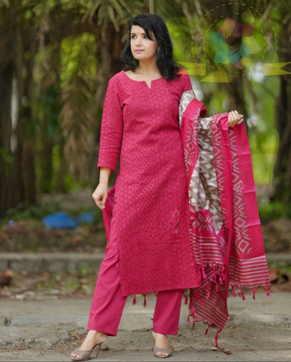 LOOK GRACEFUL IN OUR SCHIFFLI EMBROIDERY KURTI IN CLASSIC COLOUR WITH HANDLOOM KHADI SILK DUPATTA IS MUST HAVE IN UR WARDROBE(WARED255)