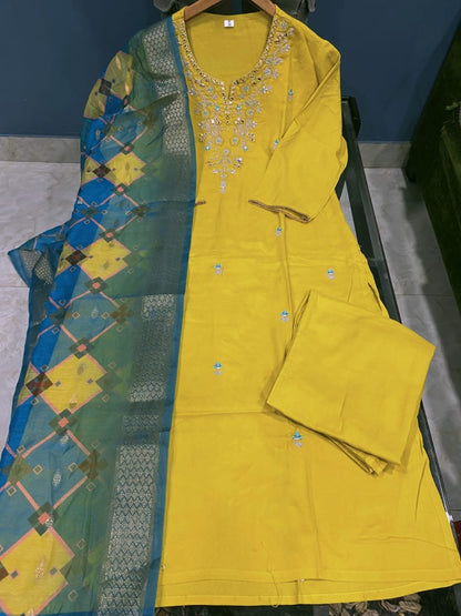 Beautiful Rayon Slub Fabric Kurti With Zari Embroidery + Foil Mirror Work Yoke + Lace Detailing Paired With Pant And Chanderi Silk Digital Print Dupatta☺️ 🫶🏻💃 (WARED223)