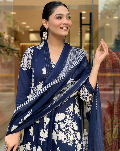 Enjoy your festival 🌞with our Very Beautiful 3ps Set For  Anarkali suit 🪡(WARED203)