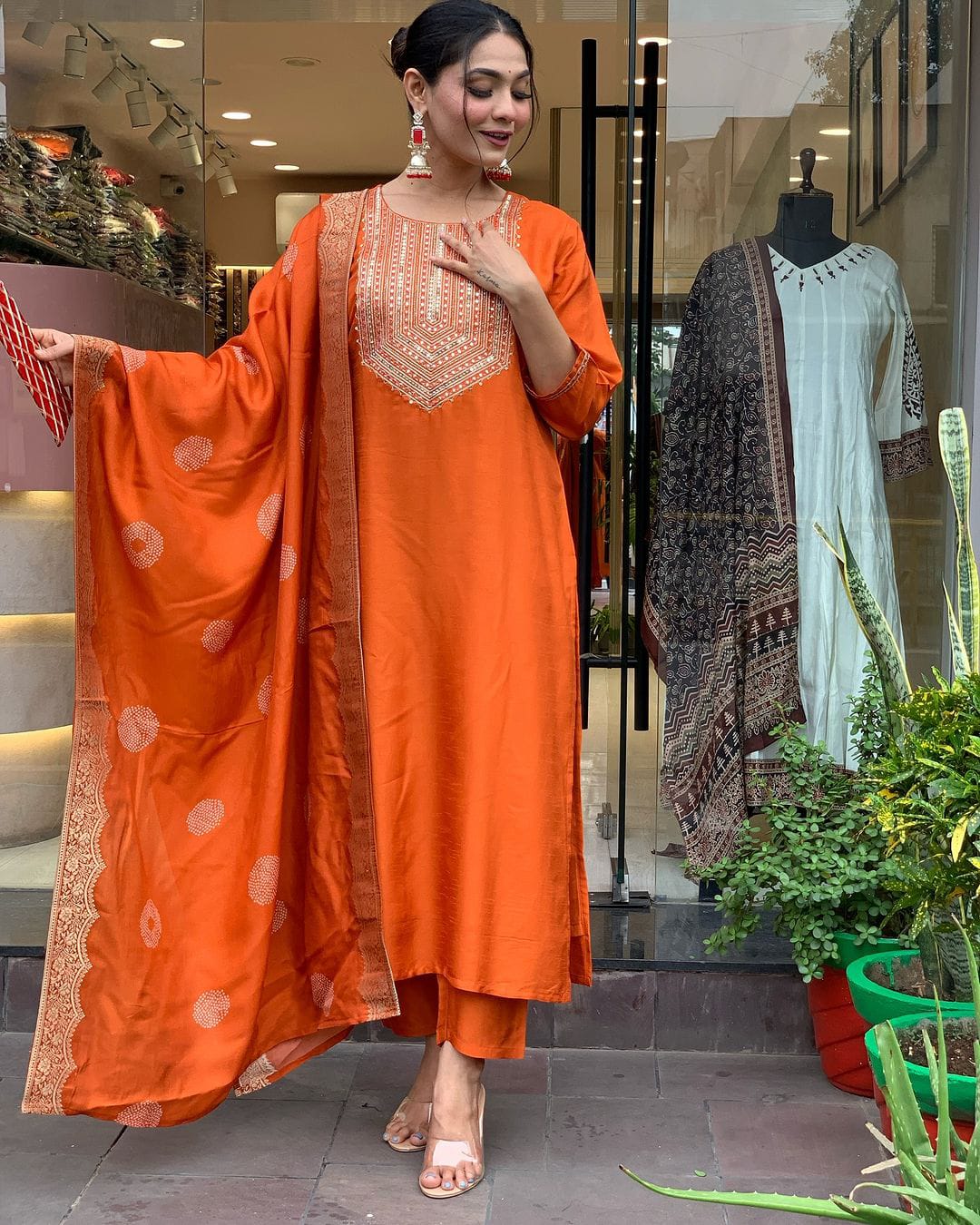NEW beautiful 🤩 HEAVY FULLY STITCHIED 3 pic SUIT SET(WARED197)