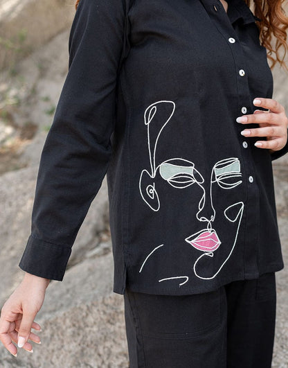Get artsy with this quirky Black shirt! Made from hand-loomed cotton fabric, it features a white  Black  color(WARED189)