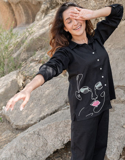Get artsy with this quirky Black shirt! Made from hand-loomed cotton fabric, it features a white  Black  color(WARED189)