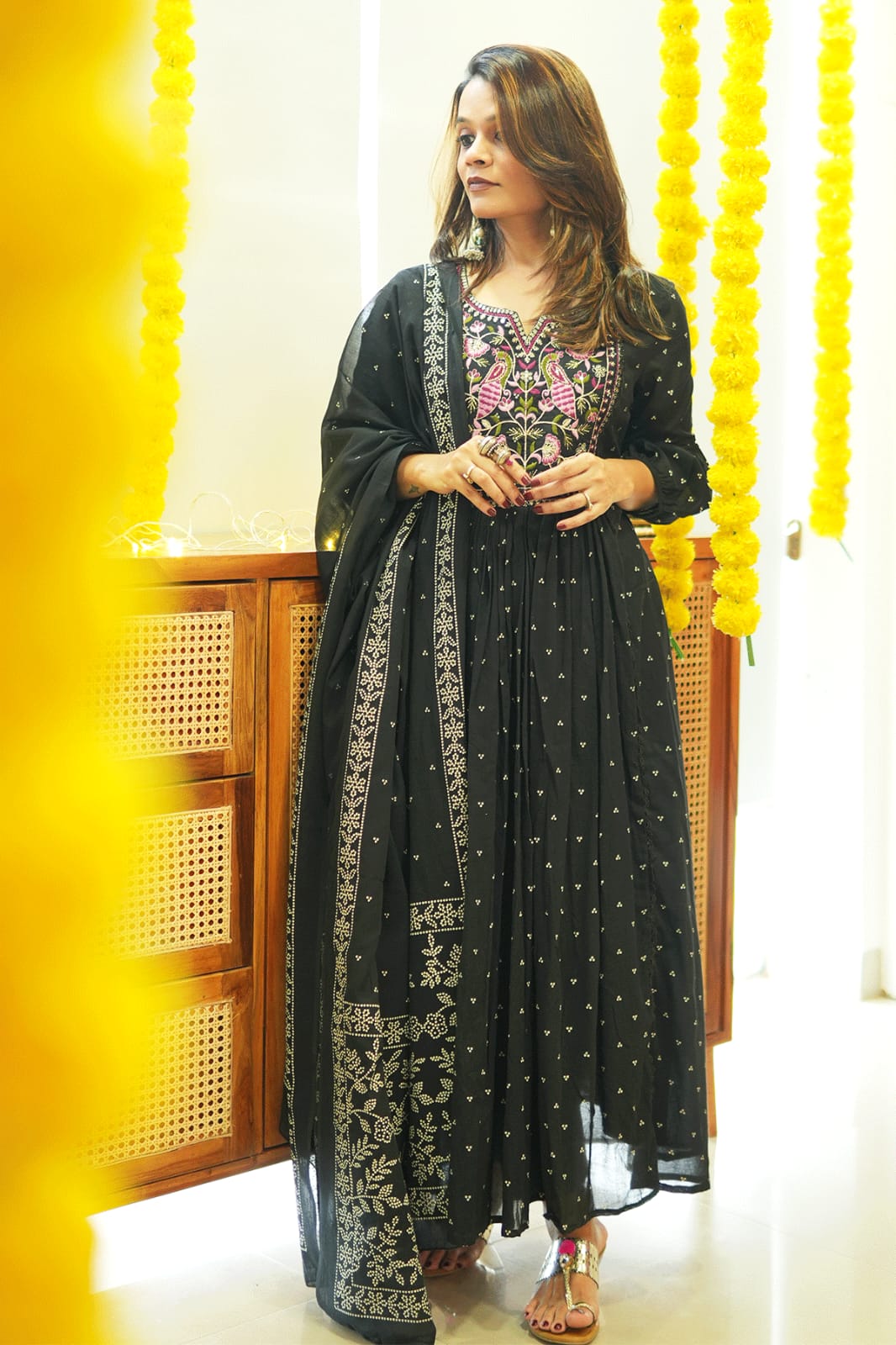 Look straight out of a dreamy movie set as you turn around and walk in this elegant flaired suit ! The perfect of traditional wear(WARED140)