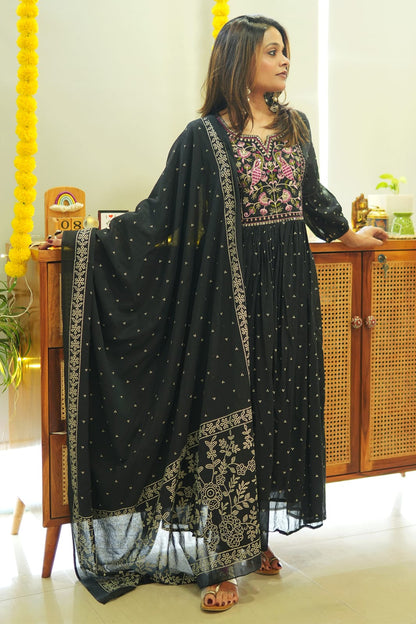 Look straight out of a dreamy movie set as you turn around and walk in this elegant flaired suit ! The perfect of traditional wear(WARED140)